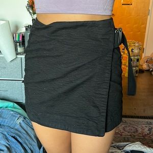 WEEKDAY BUCKLE SKIRT SIZE 4